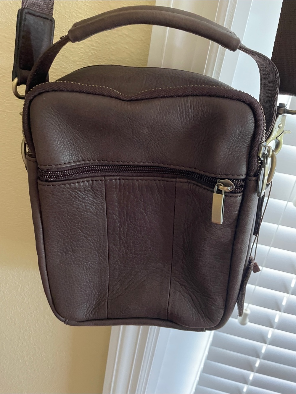 Men's Leather Messenger Men Crossbody Bag - Picture 3 of 4